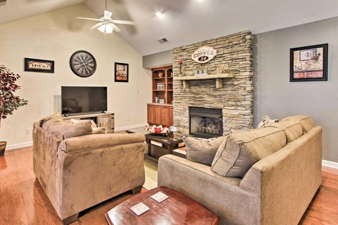 Home With Community Pool - 2 Miles To The Island! Pigeon Forge Luaran gambar