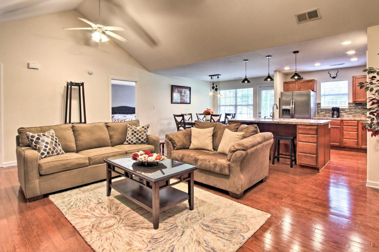 Home With Community Pool - 2 Miles To The Island! Pigeon Forge Luaran gambar