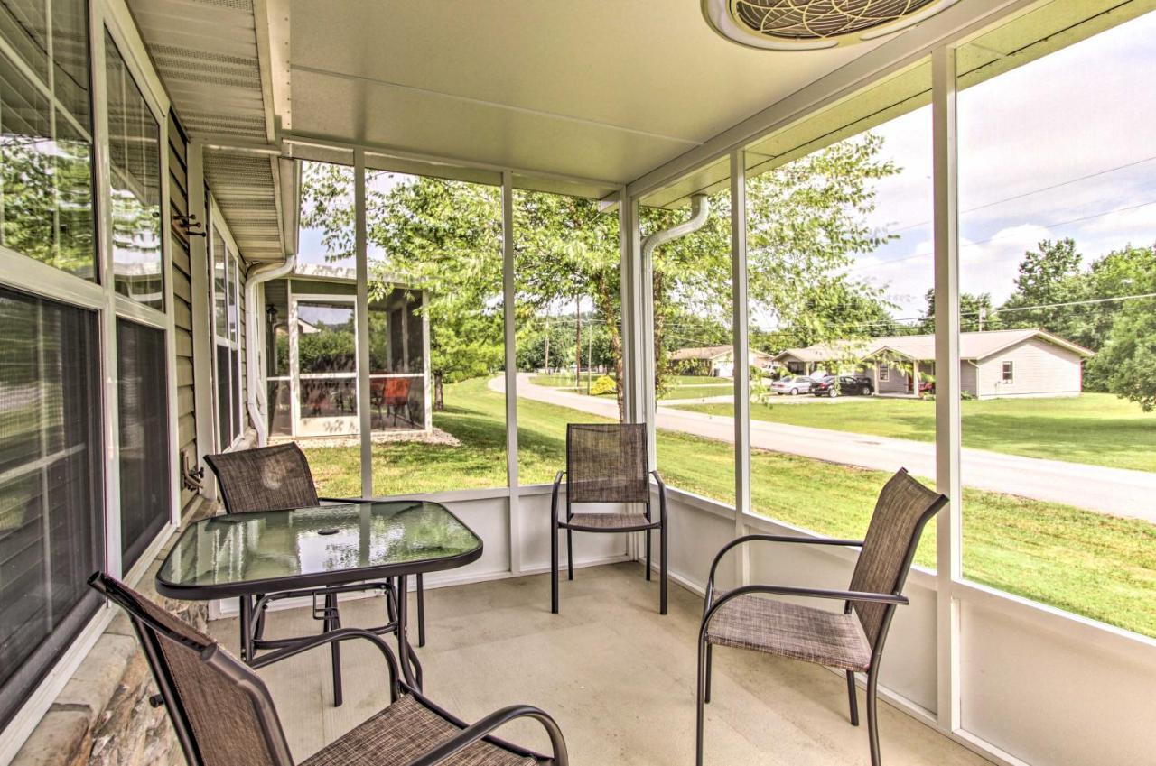 Home With Community Pool - 2 Miles To The Island! Pigeon Forge Luaran gambar