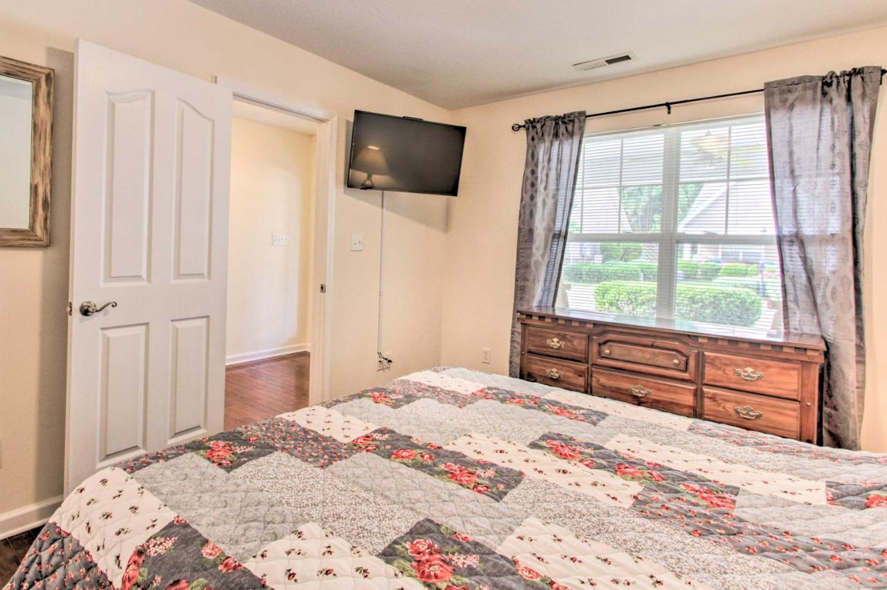 Home With Community Pool - 2 Miles To The Island! Pigeon Forge Luaran gambar