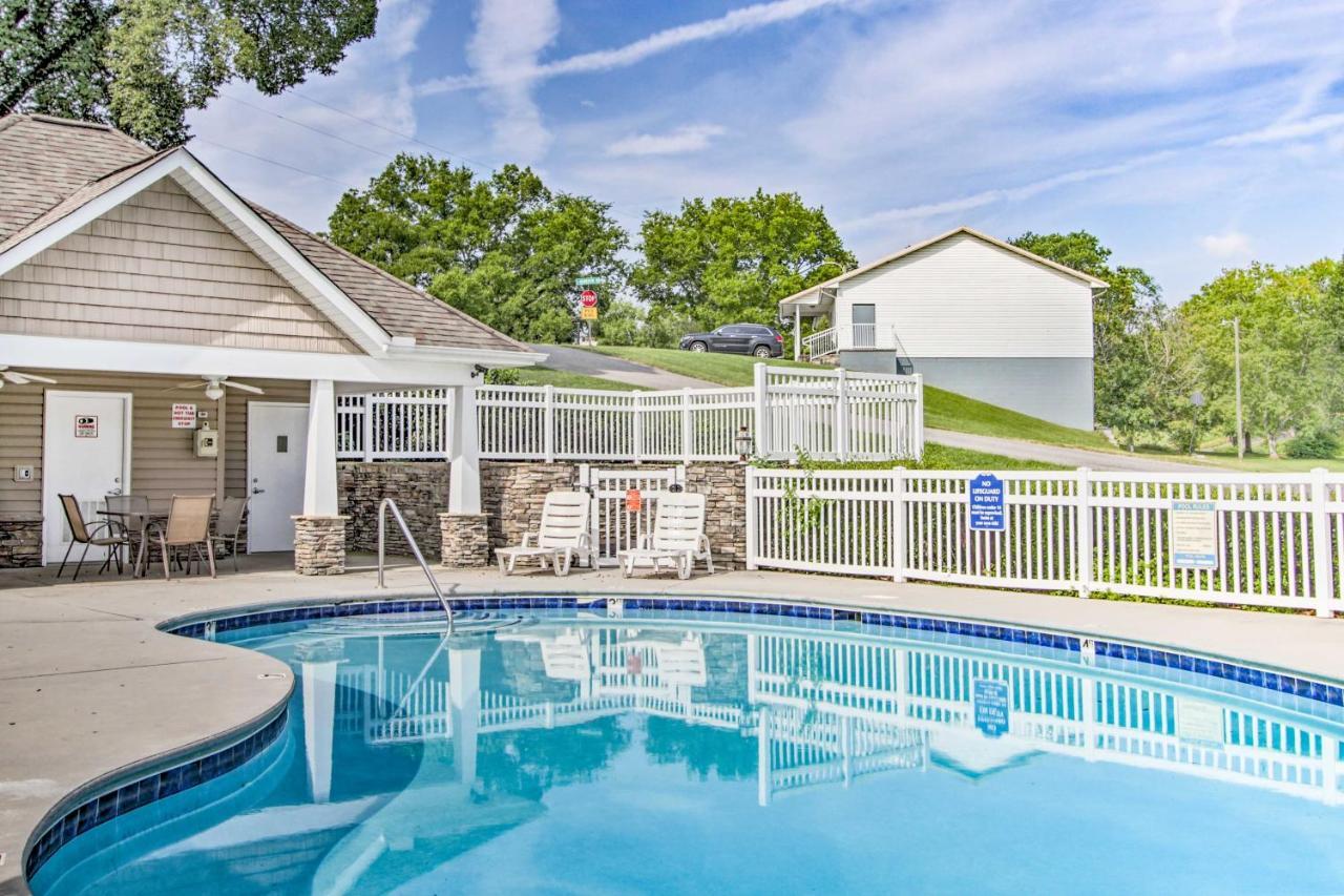 Home With Community Pool - 2 Miles To The Island! Pigeon Forge Luaran gambar