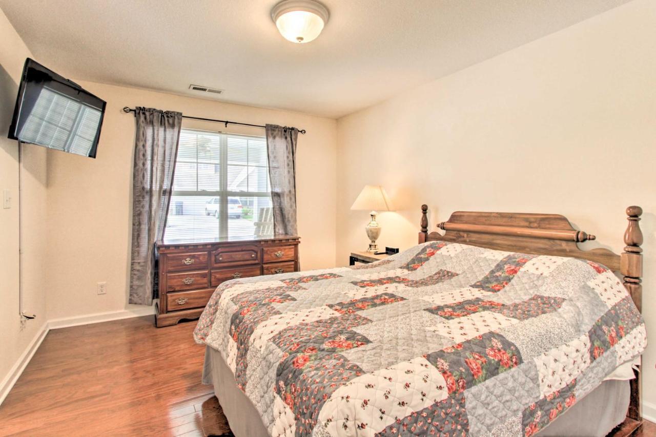 Home With Community Pool - 2 Miles To The Island! Pigeon Forge Luaran gambar