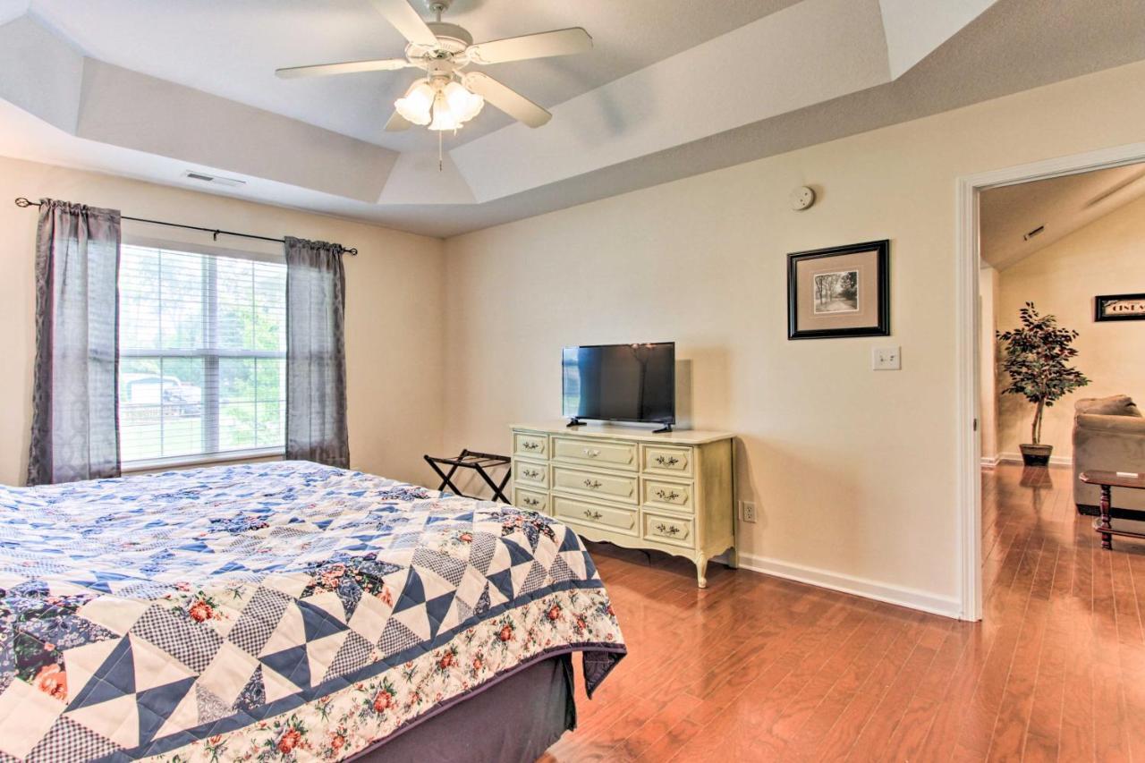 Home With Community Pool - 2 Miles To The Island! Pigeon Forge Luaran gambar
